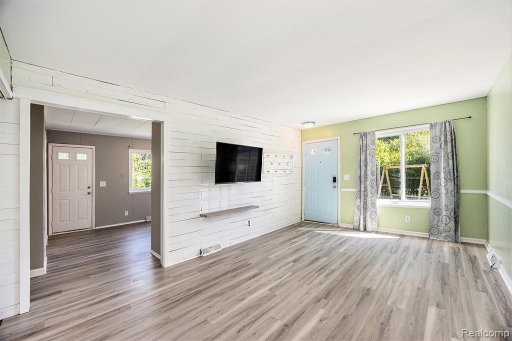 5355 Lake Grove Drive, White Lake, MI 48383 — Photo 10