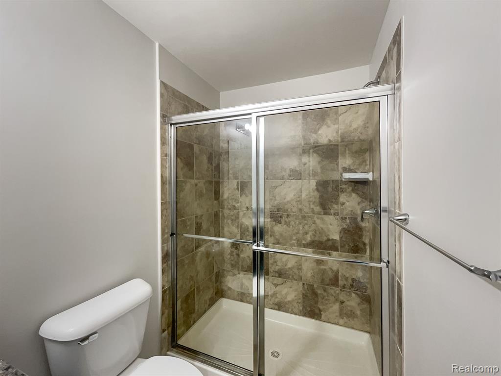 242 CENTER Boulevard, Wixom, MI 48393 — Photo 17