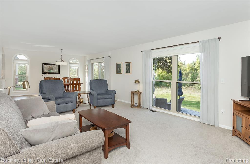 2038 CUMBERLAND Drive, Brighton, MI 48114 — Photo 9
