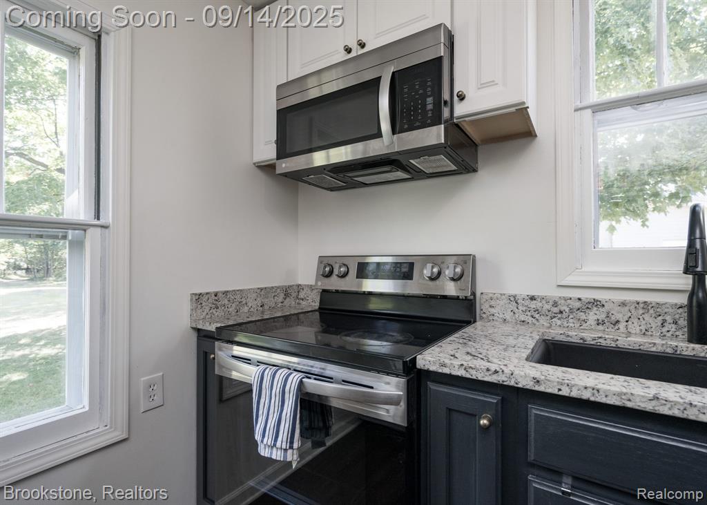 561 Pontiac Street, Oxford, MI 48371 — Photo 12