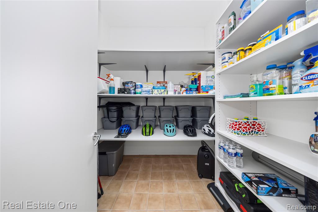 6570 Alden Drive, West Bloomfield, MI 48324 — Photo 16