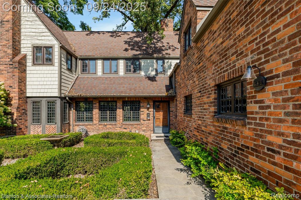 636 Waddington Street, Bloomfield Hills, MI 48301 — Photo 56