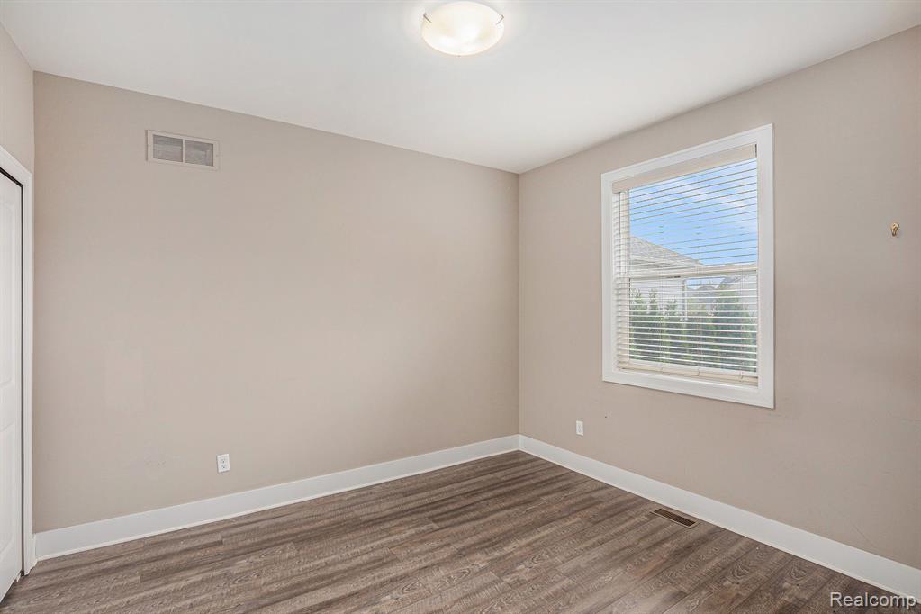 54313 CAMDEN Circle, New Baltimore, MI — Photo 14