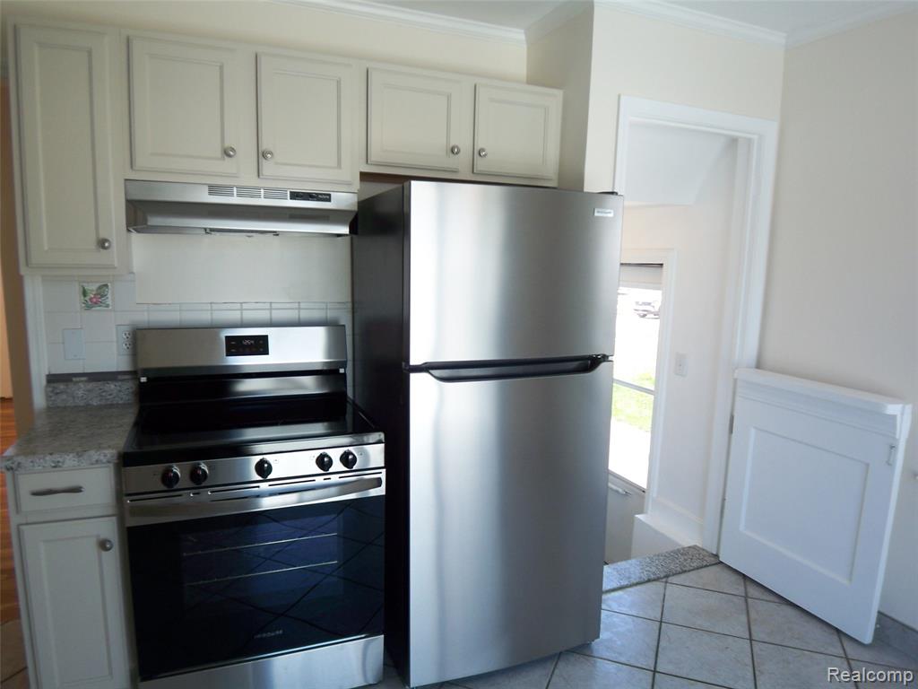 8269 Sterling, Center Line, MI 48015 — Photo 4