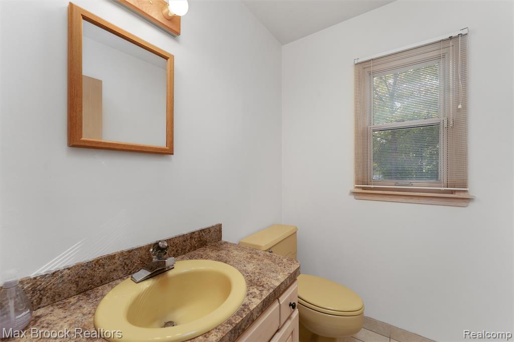 5946 Cherry Crest Drive, West Bloomfield, MI — Photo 17