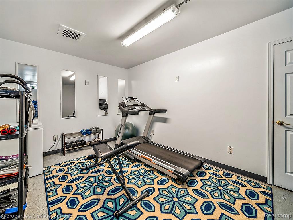 17070 CARRIAGE Way, Northville, MI 48168 — Photo 33