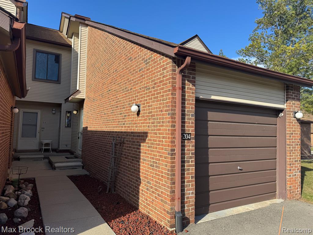 6620 RIDGEFIELD Circle, 204, West Bloomfield, MI — Photo 3