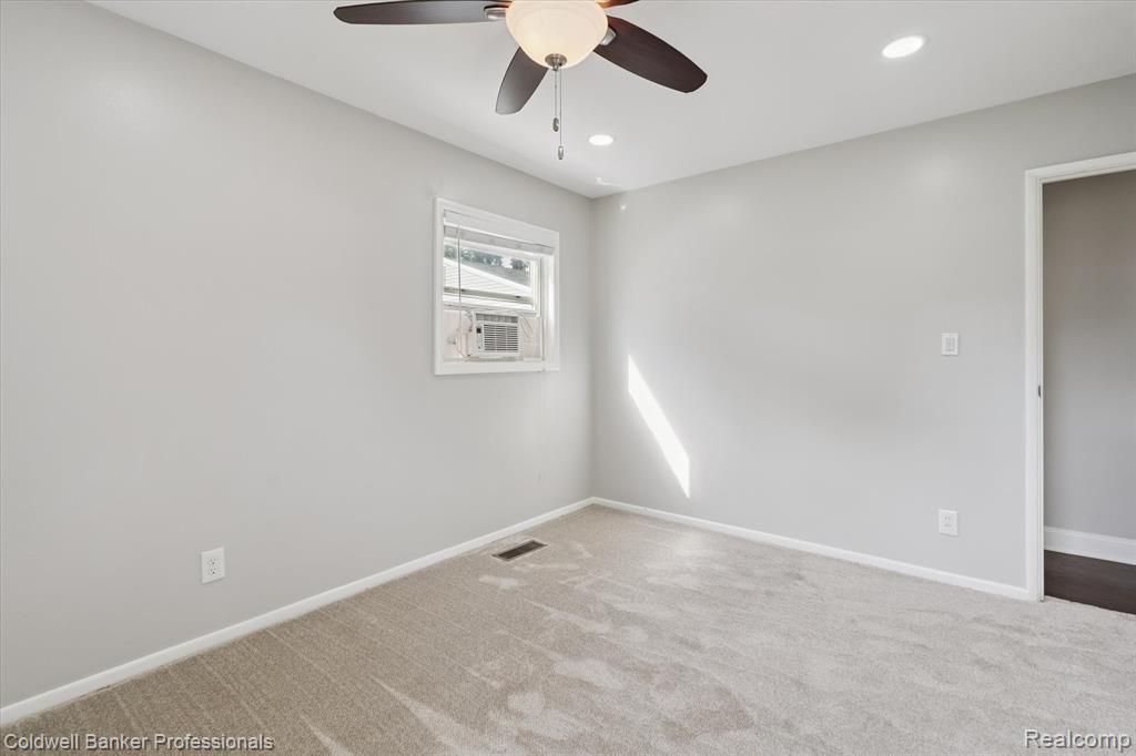 6314 Woodsdale Drive, Grand Blanc, MI 48439 — Photo 22