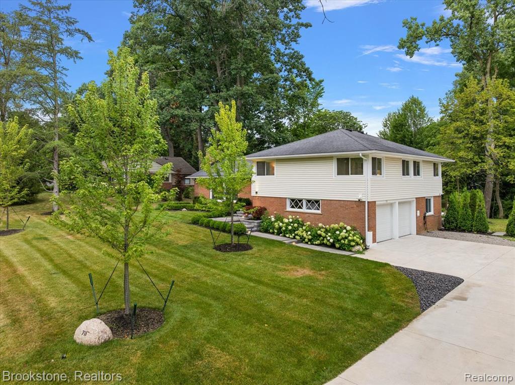 711 Hickory Heights Drive, Bloomfield Hills, MI 48304 — Photo 3