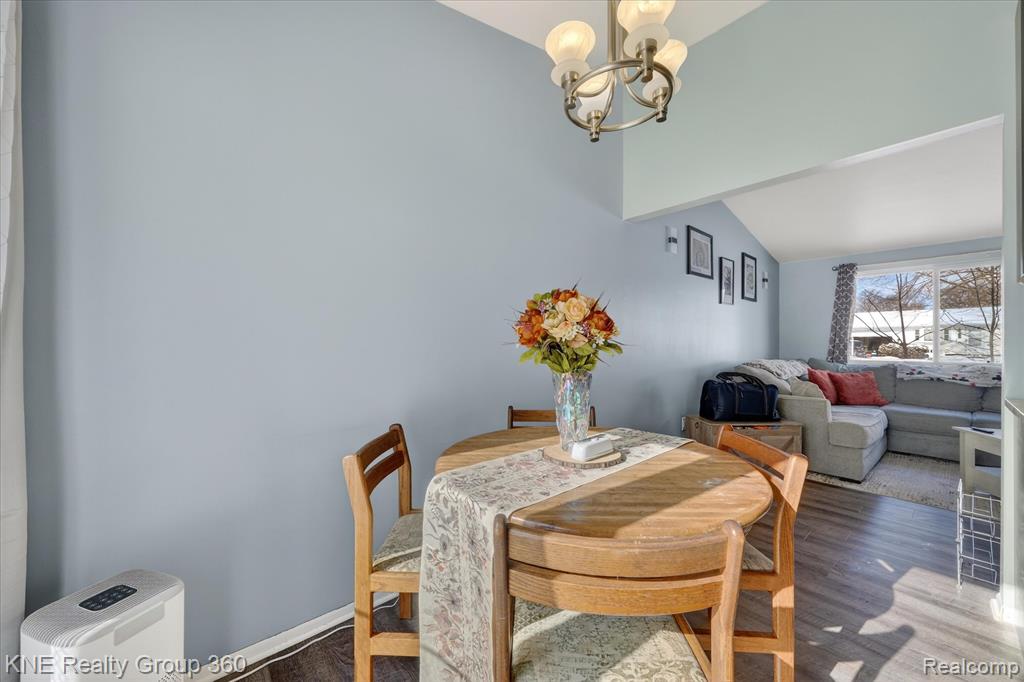 5423 Mikewood Drive, Waterford, MI 48327 — Photo 10