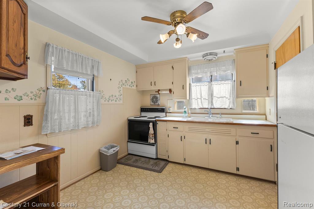932 N VERNON Street, Dearborn, MI 48128 — Photo 13