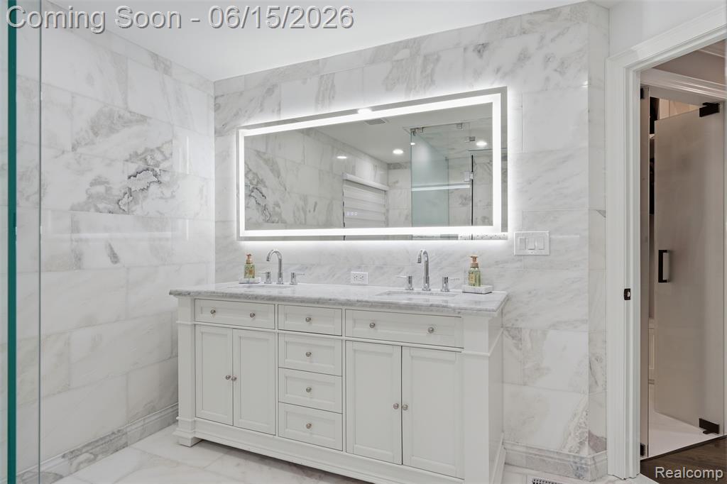 56173 Parkview Drive, Utica, MI 48316 — Photo 14