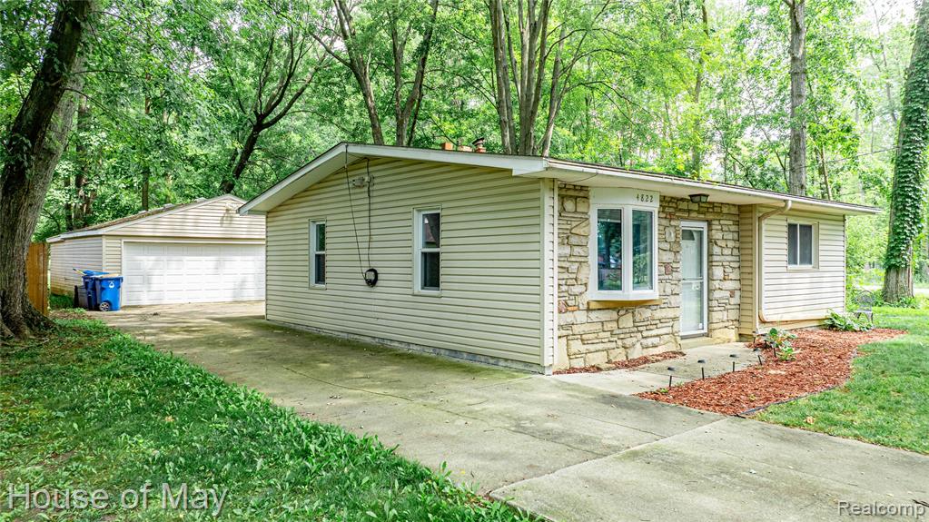 4822 FILER Street, Waterford, MI 48328 — Photo 2