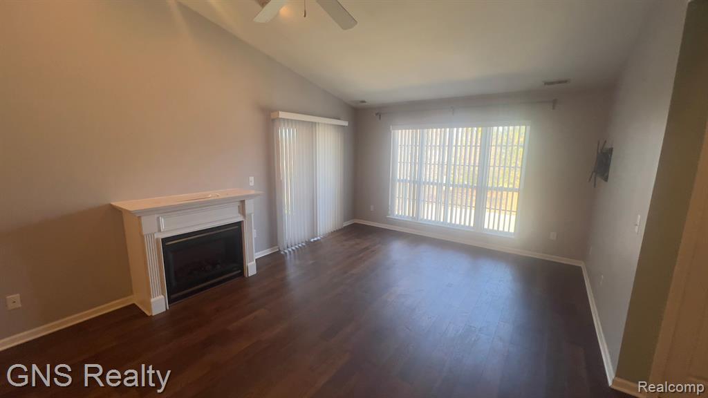 45544 WARWICK Drive, Macomb, MI 48044 — Photo 5