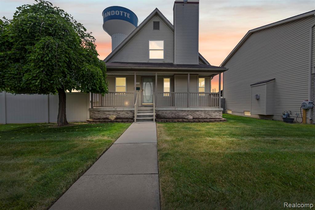 941 Pine Street, Wyandotte, MI 48192 — front exterior