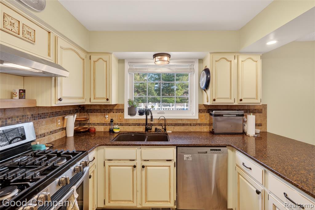 3761 Christopher Drive, Brighton, MI 48114 — Photo 7