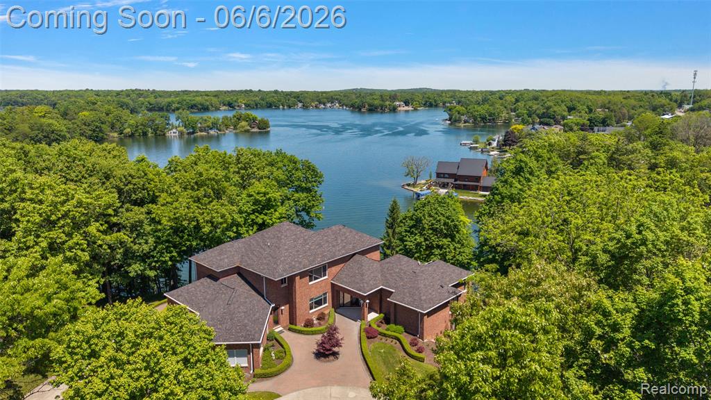 781 Windy Fields Court, Leonard, MI 48367 — Photo 2