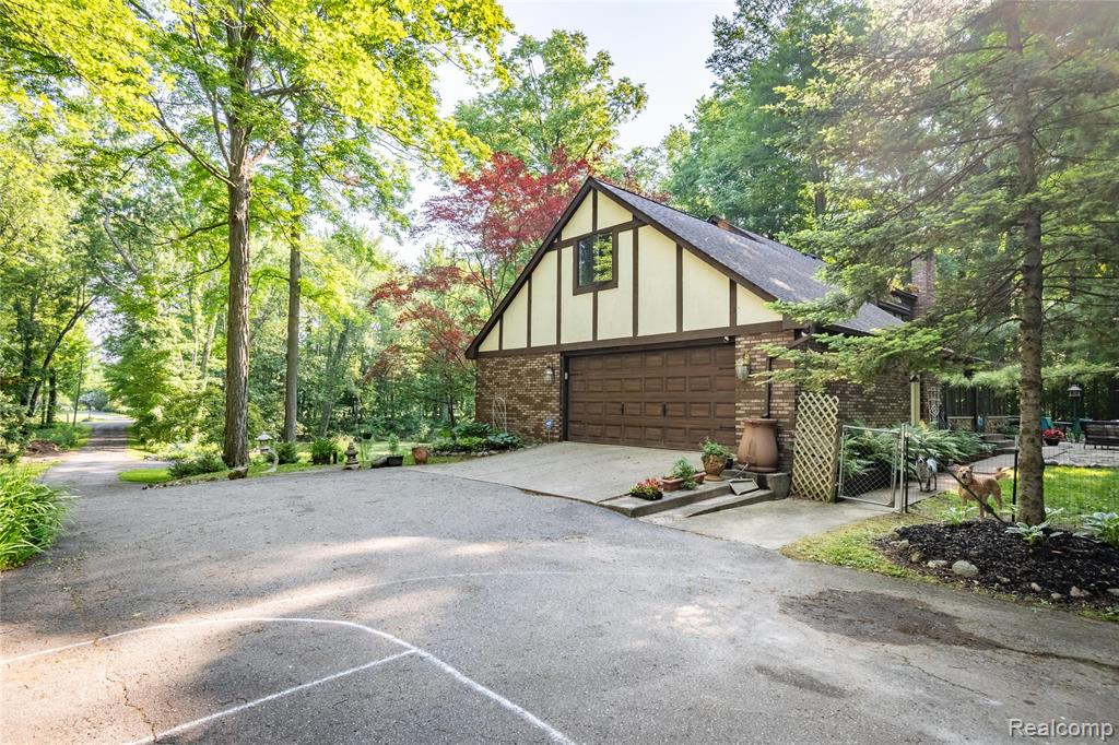 55535 WOODY Lane, South Lyon, MI 48178 — Photo 35