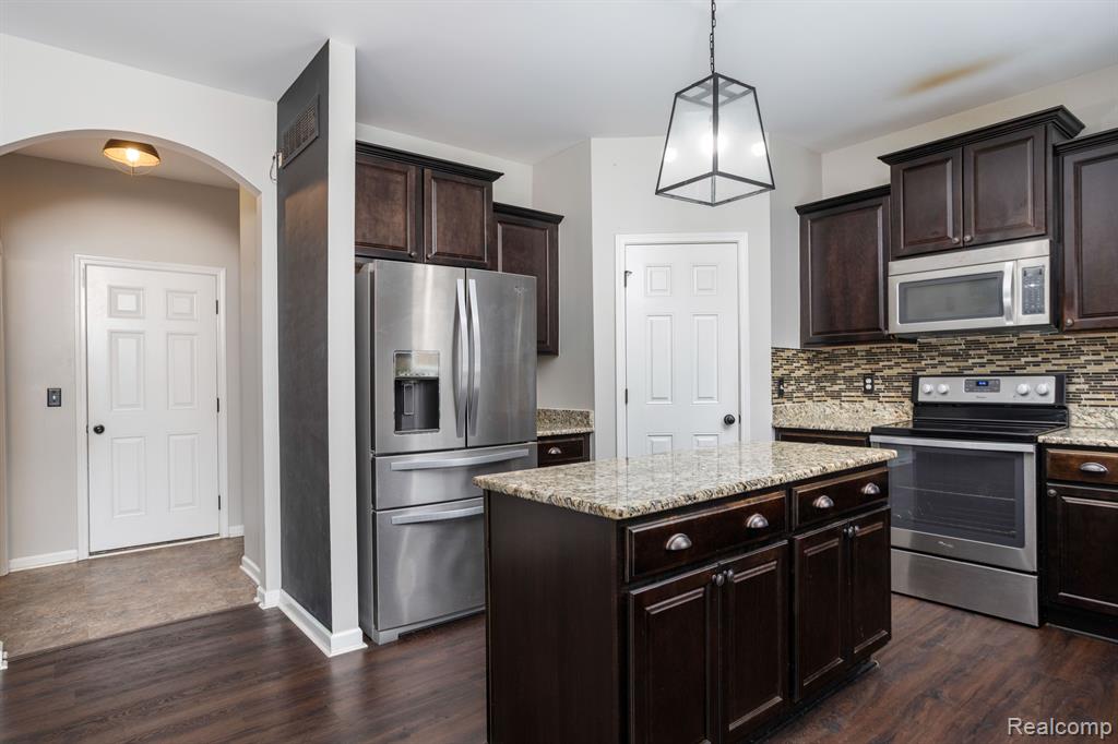 27086 MAXWELL, Novi, MI — Photo 10