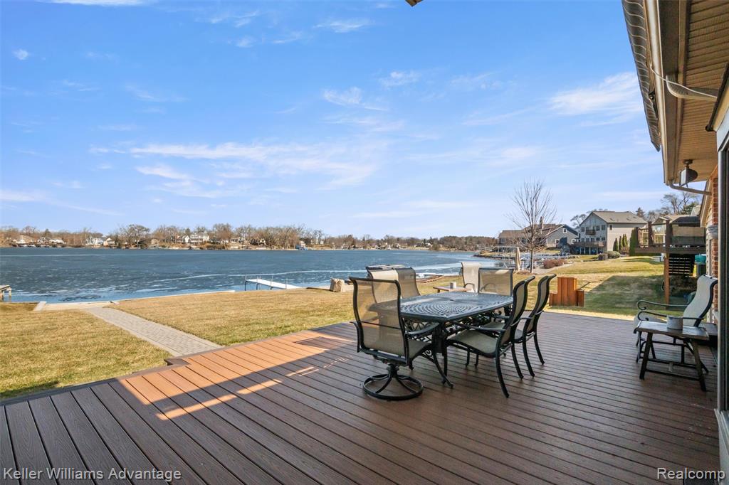340 Angola Street, Wolverine Lake, MI 48390 — Photo 11