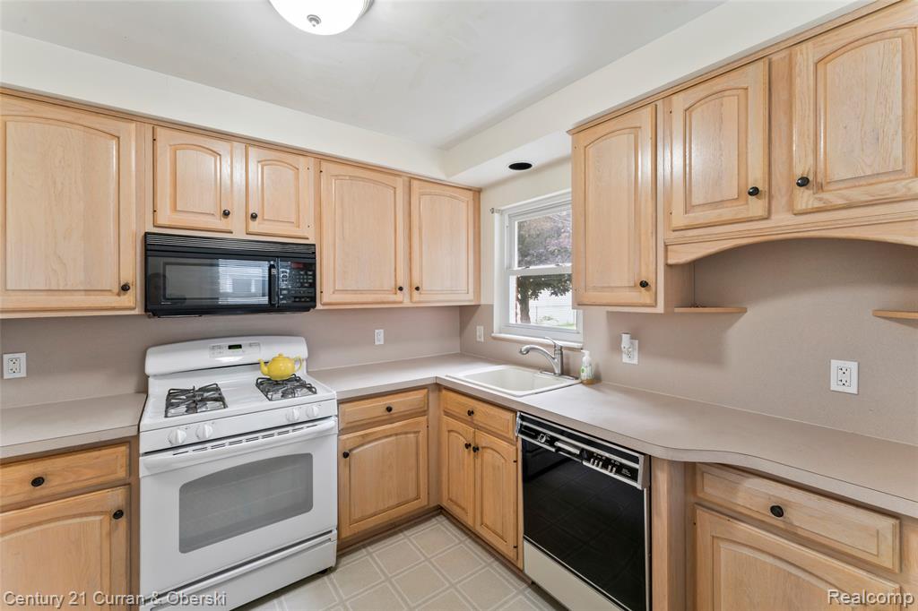 9235 Texas Street, Livonia, MI 48150 — Photo 23