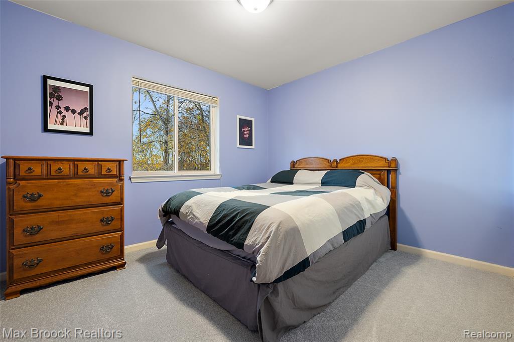 437 Cove View Drive, Waterford, MI 48327 — Photo 18