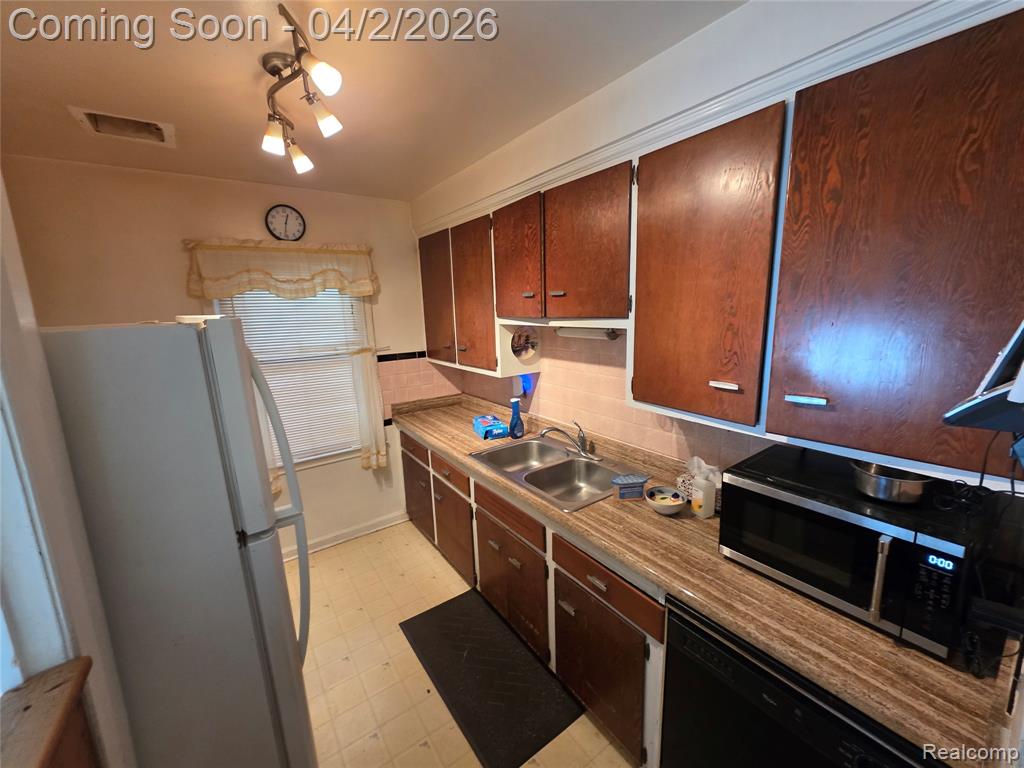 9960 Rockland, Redford, MI 48239 — Photo 14