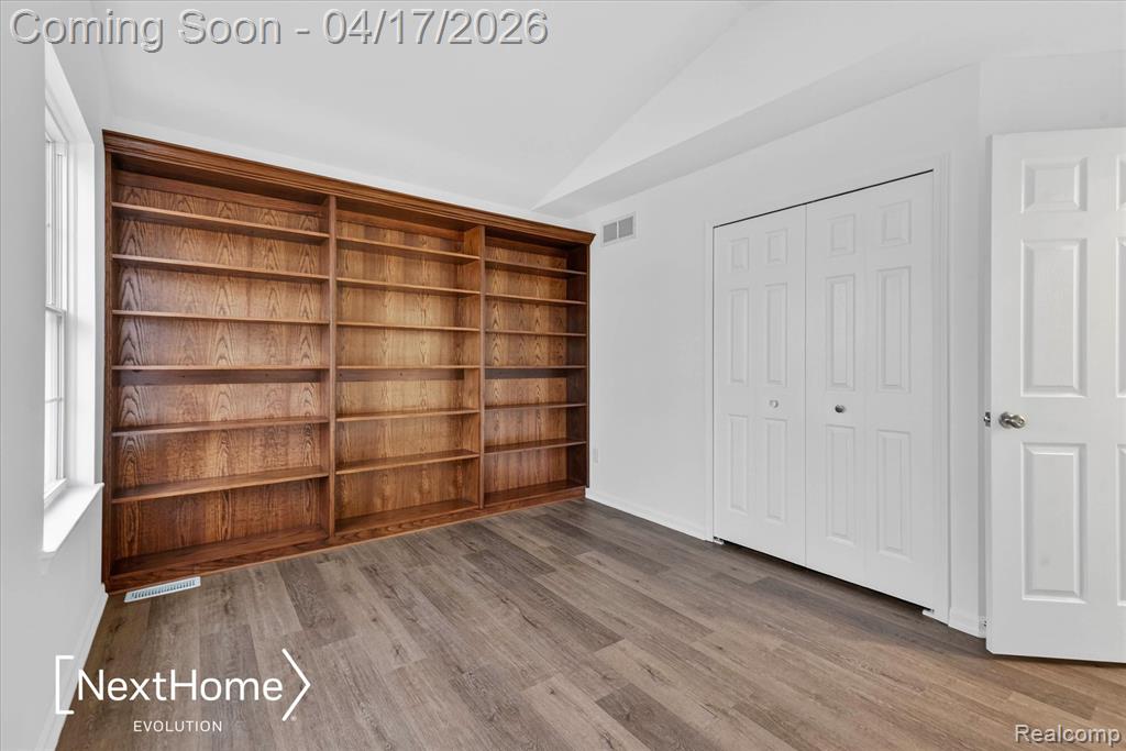 321 Oxford Court, Belleville, MI 48111 — Photo 21