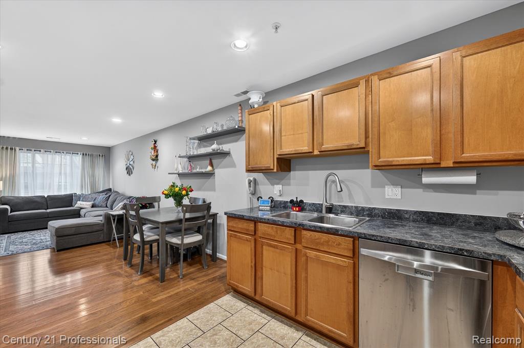 45555 Hidden View Court, 6 Mile Rd, Utica, MI 48315 — Photo 8