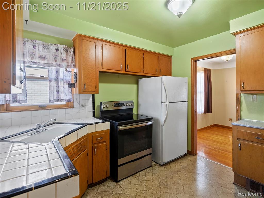 9831 Seltzer Street, Livonia, MI 48150 — Photo 10