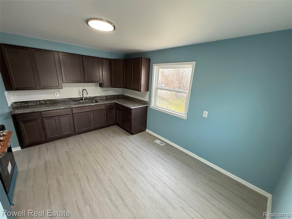 725 Emerson Avenue, Pontiac, MI 48340 — Photo 8