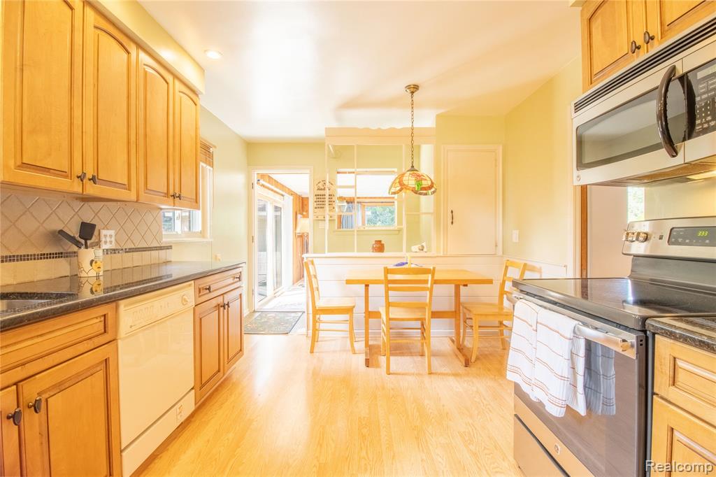 17058 W 13 Mile Road, Beverly Hills, MI 48025 — Photo 20