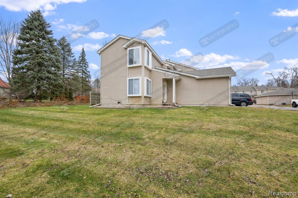 2249 S Commerce Road, Wolverine Lake, MI, 48390