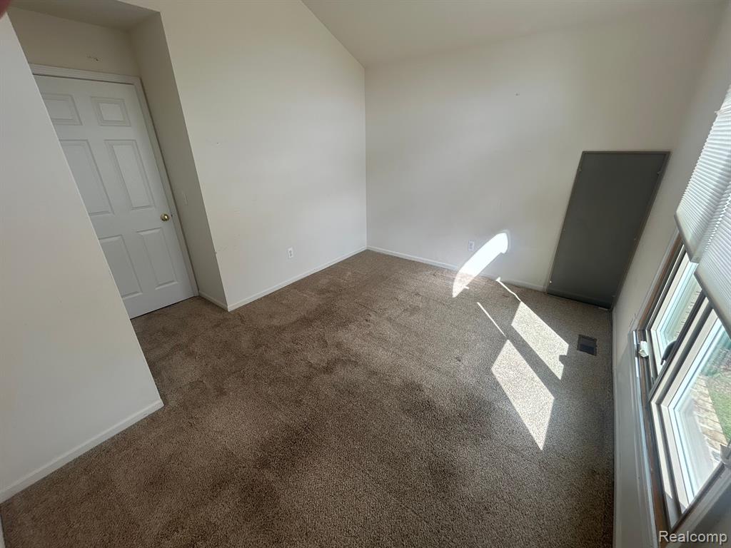 45401 DIAMOND POND Drive, Macomb, MI 48044 — Photo 11