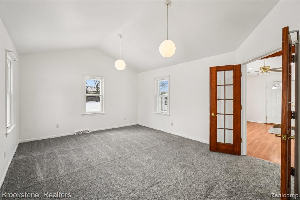 5729 Graves Street, Waterford, MI 48327 — Photo 14