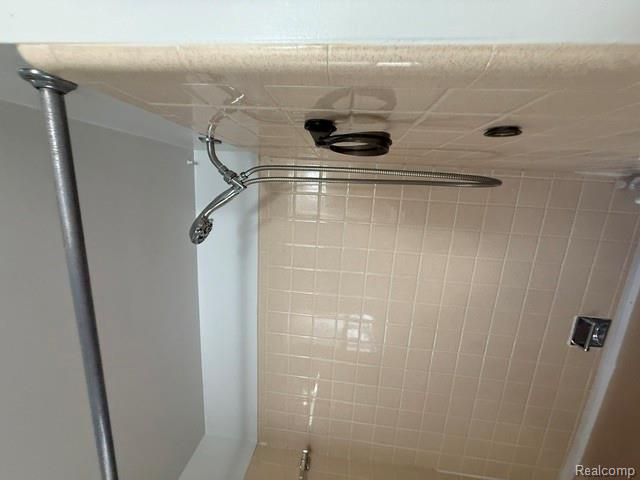 8309 Potomac, Center Line, MI 48015 — Photo 11