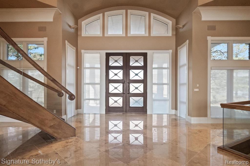 82 CHATEAUX DU LAC, Fenton, MI 48430 — Photo 8