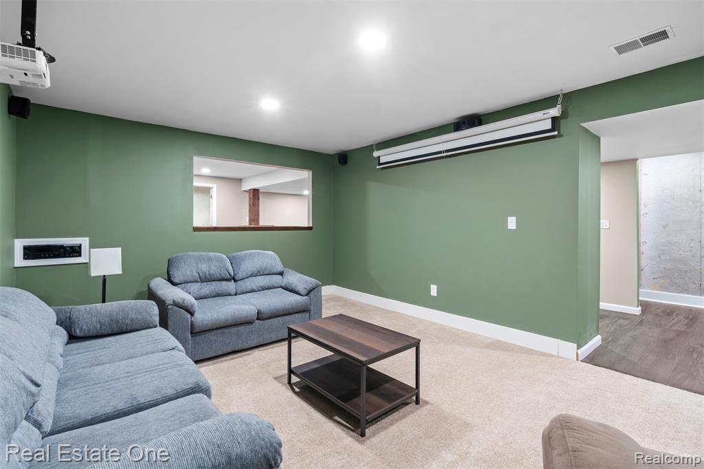 8586 Cass River Drive, Fowlerville, MI 48836 — Photo 28