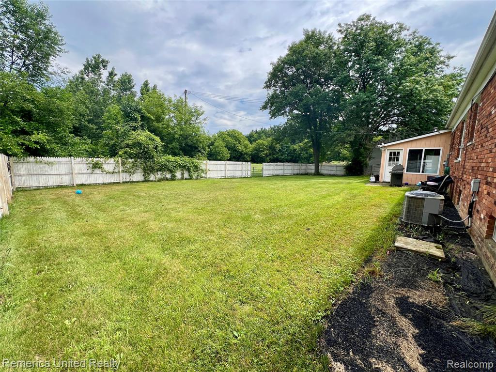 7270 Elizabeth Lake Road, Waterford, MI 48327 — Photo 3