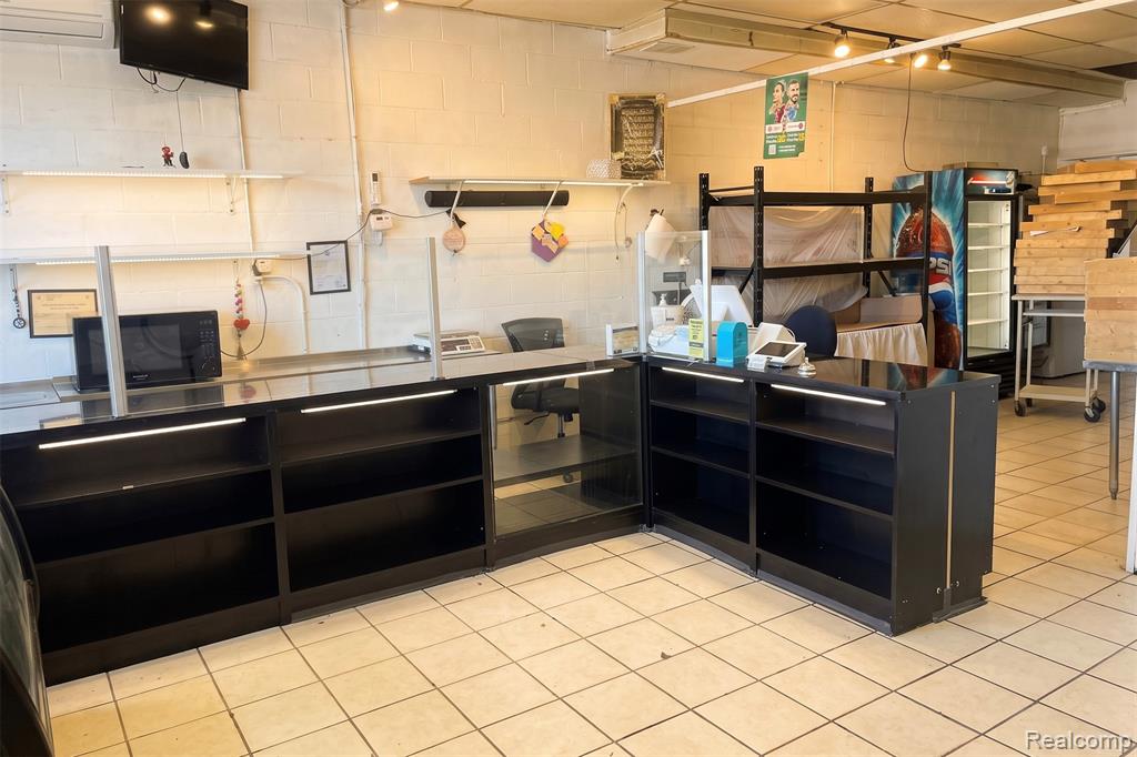 16205 E Warren Avenue, Detroit, MI 48224