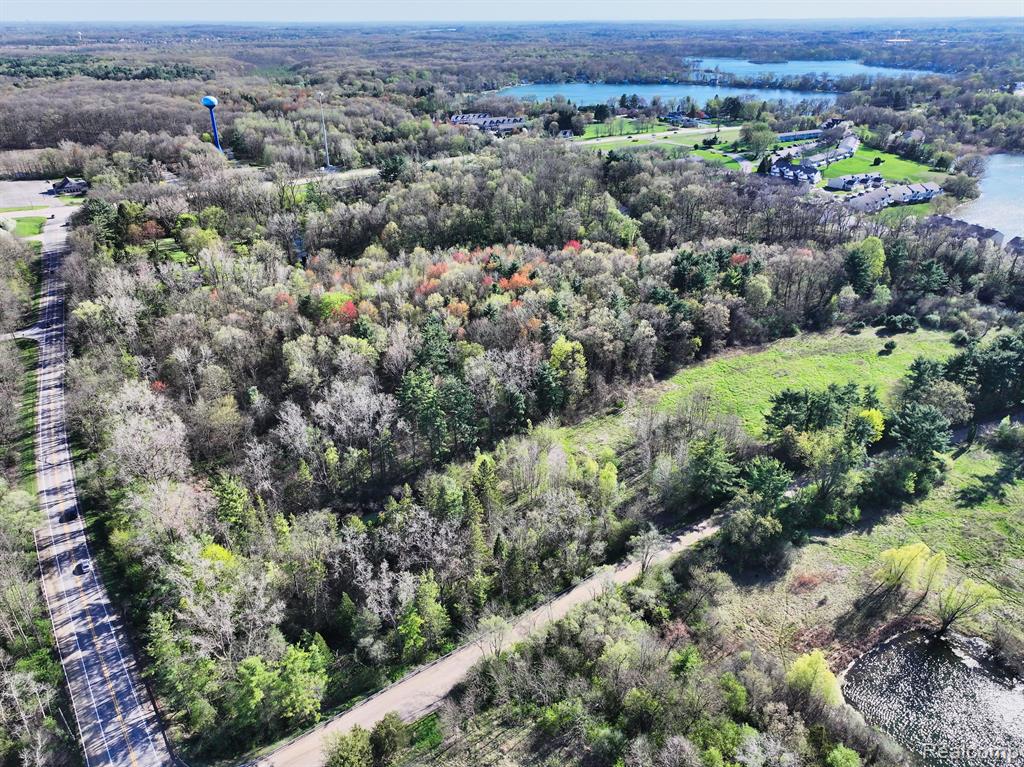 5920 PLEASANT VALLEY Road, Brighton, MI 48116 — Photo 32