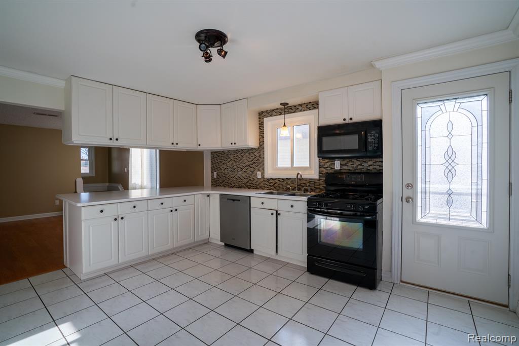 4205 Harding Street, Dearborn Heights, MI 48125 — Photo 12