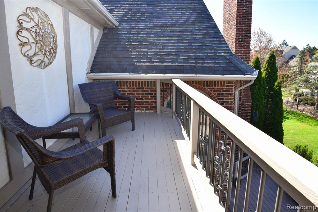 5687 GREENHILL Drive, Troy, MI 48098 — Photo 27