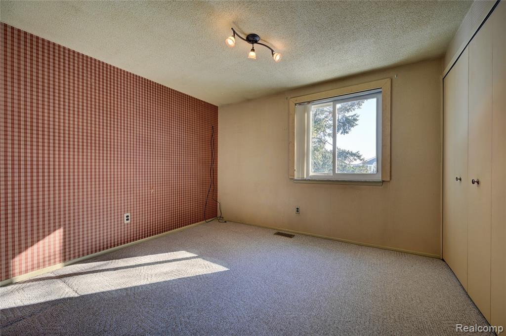 43047 Avon Court, Sterling Heights, MI 48313 — Photo 28