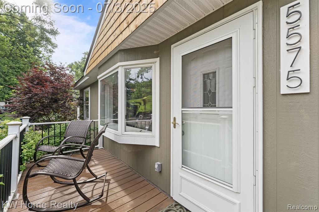 5575 Berkley Drive, Waterford, MI 48327 — Photo 4