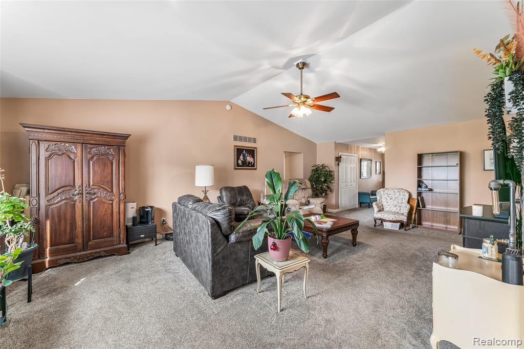 7039 Rosewood Drive, Flushing, MI 48433 — Photo 11
