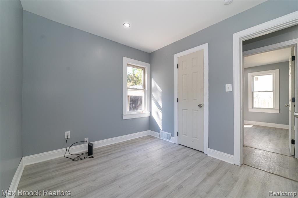 9327 Schaefer Highway, Detroit, MI 48228 — Photo 22