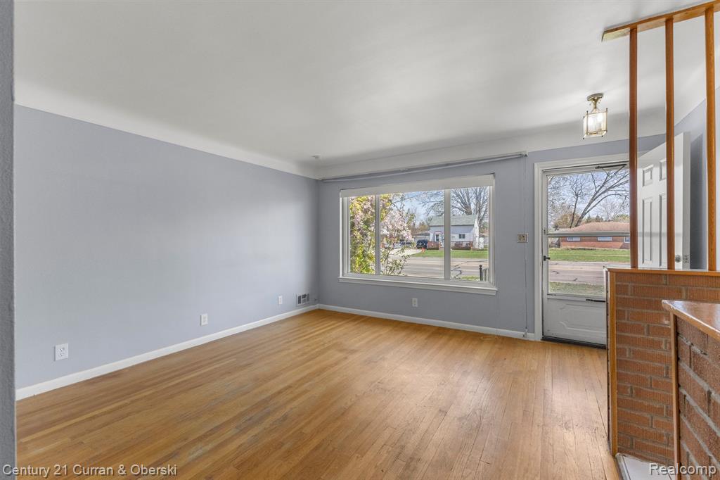 6661 N BEECH DALY Road, Dearborn Heights, MI 48127 — Photo 4