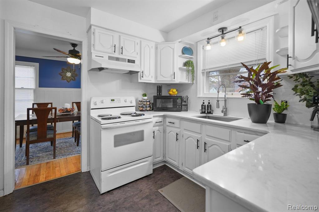 5270 LANNOO Street, Grosse Pointe, MI 48236 — Photo 11