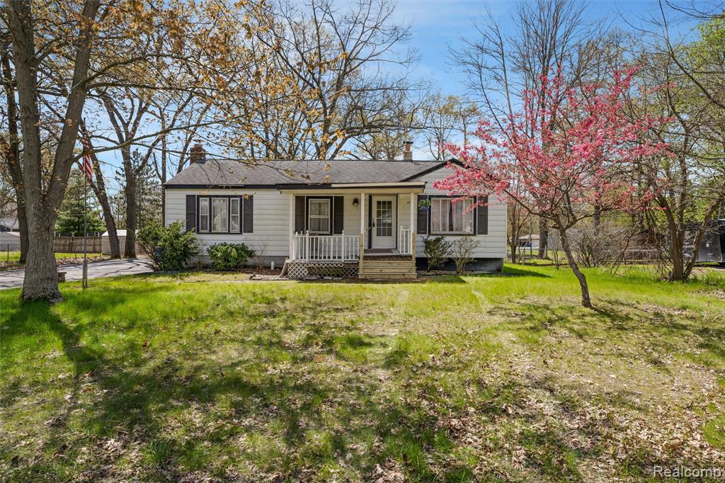 5711 Crescent Road, Waterford, MI 48327 — front exterior